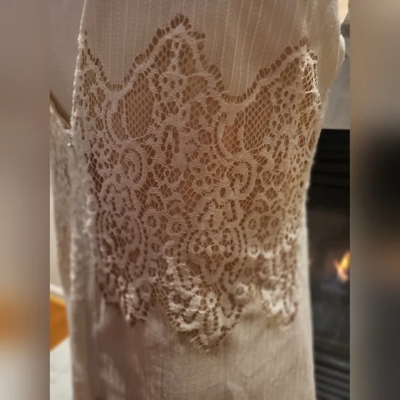 Sugar Lips Off White Sleeveless Halter Lace ShiftvMidi Dress - Picture 2 of 3